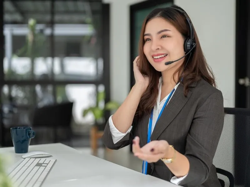 Các biểu tượng liên hệ: trò chuyện, email, điện thoại