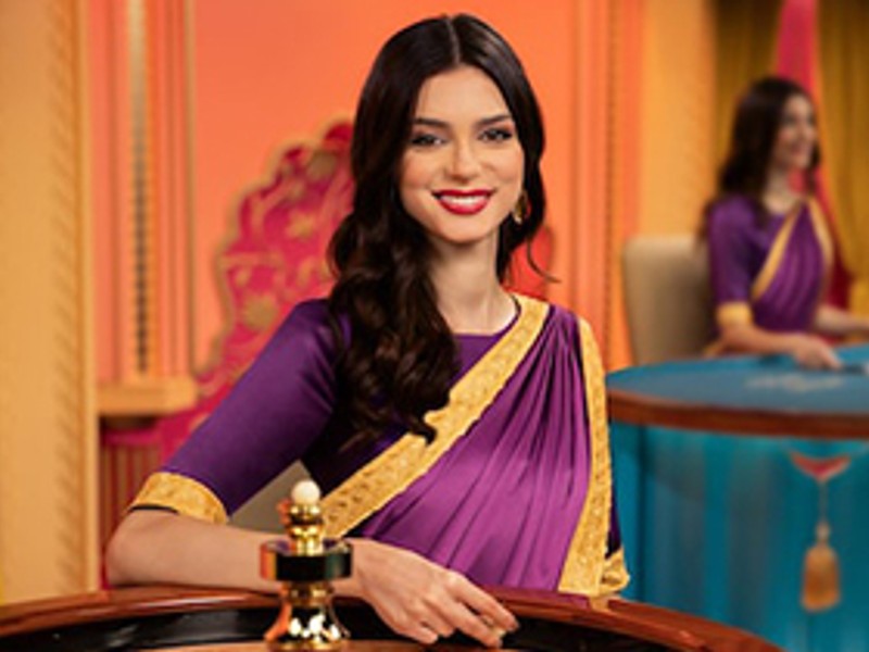 Bức tranh tường graffiti đầy màu sắc thể hiện văn hóa hiphop đường phố